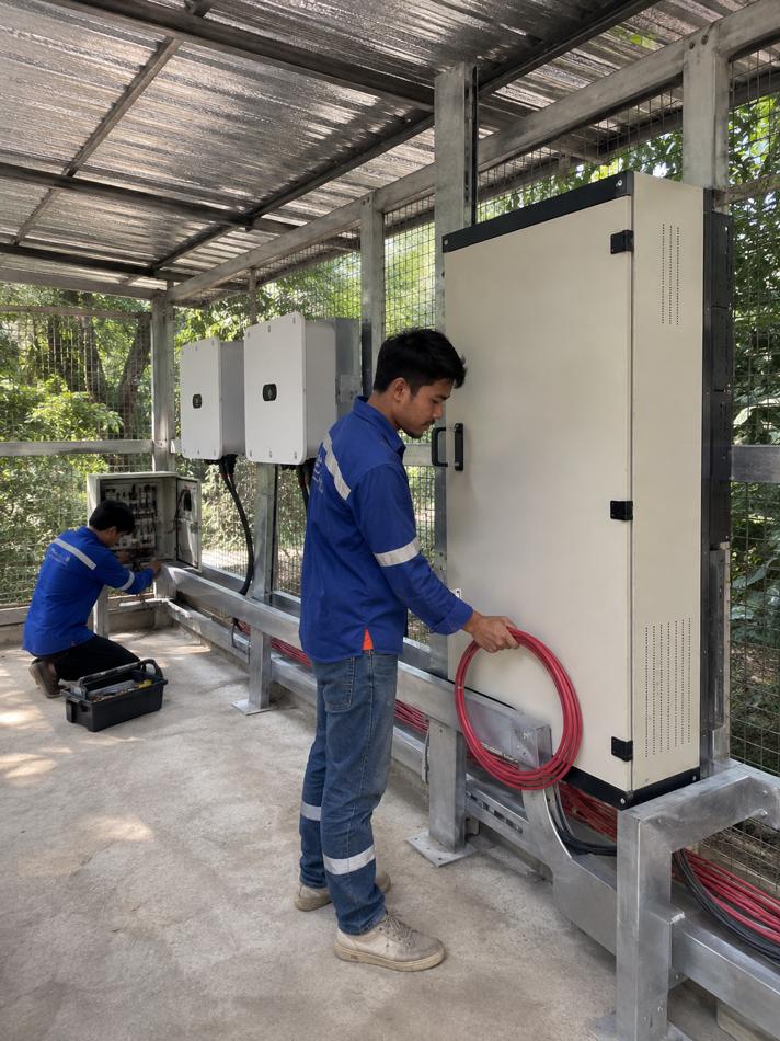 ผลงานติดตั้ง ท่าข้าวโรงสีพงษ์นิยม 100 kW — ติดตั้งตู้ควบคุมและเดินสาย DC